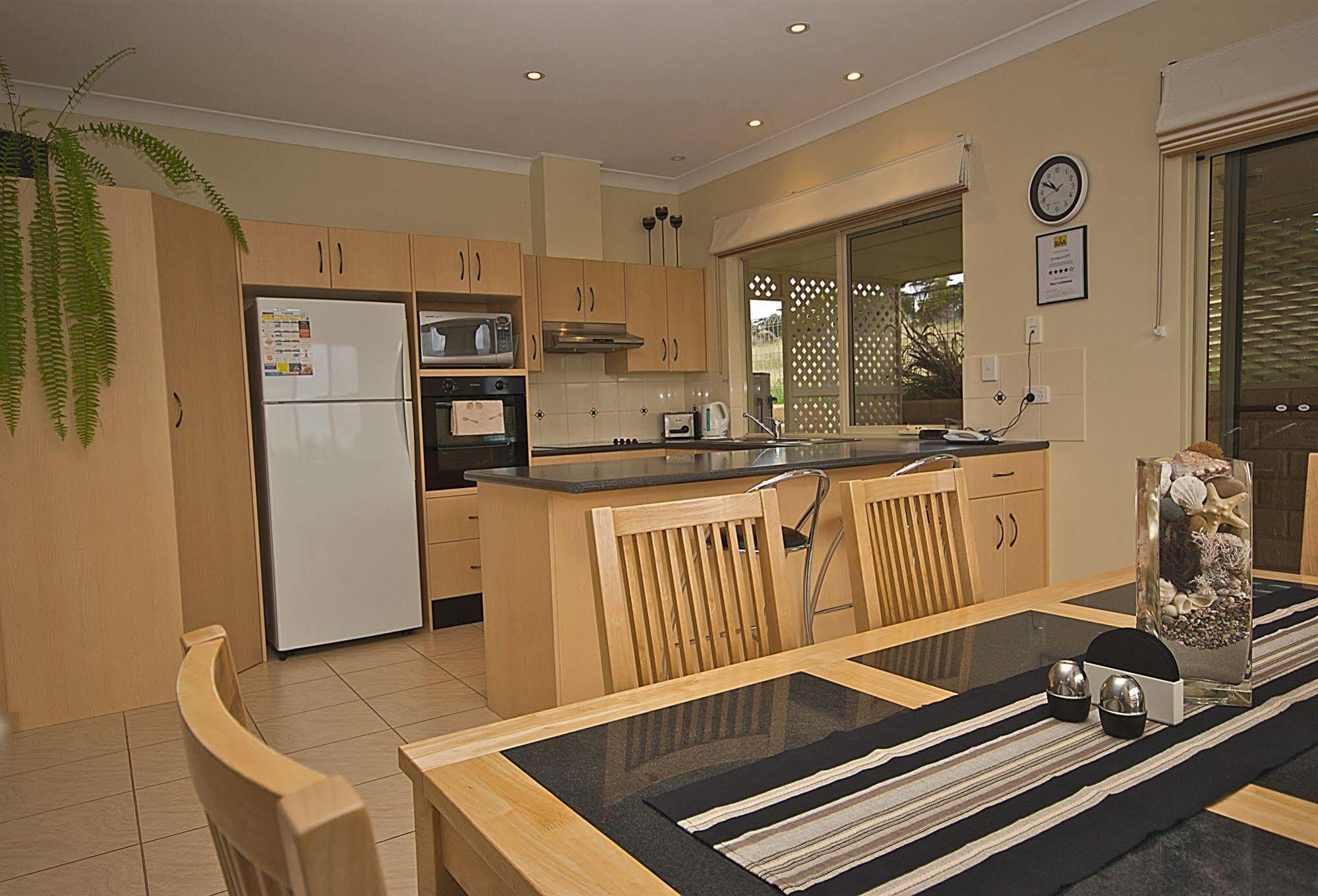 Searenity Holiday Accommodation Emu Bay Esterno foto